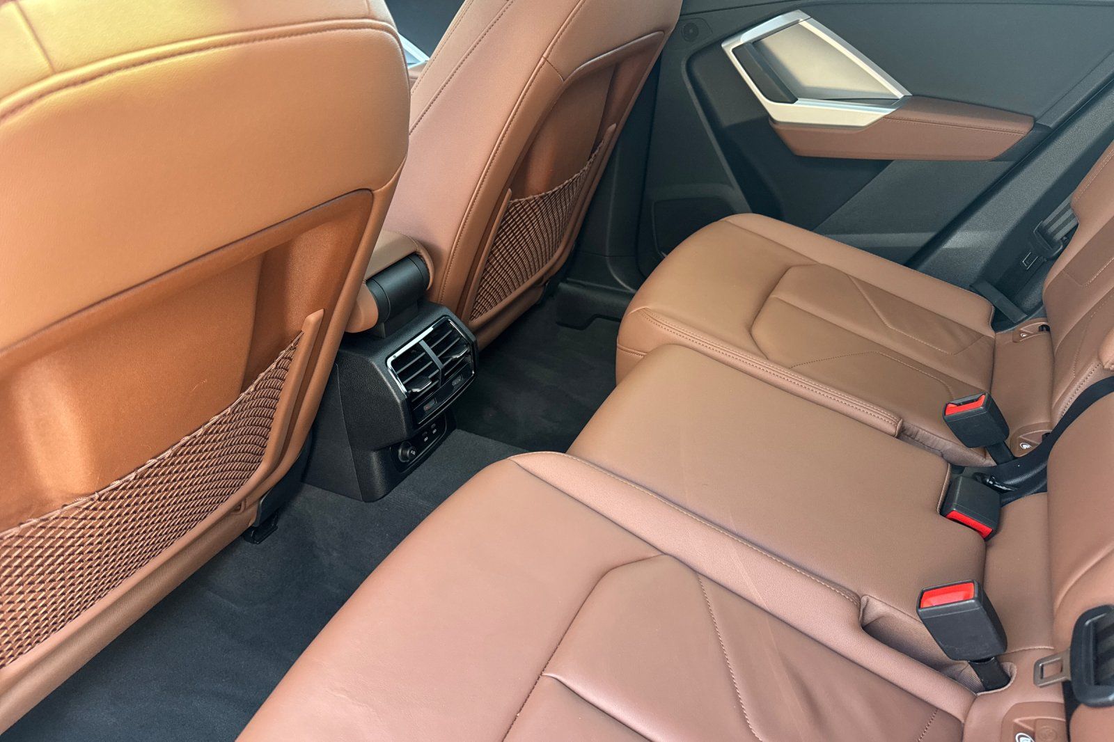 Vehicle image 21 of 42