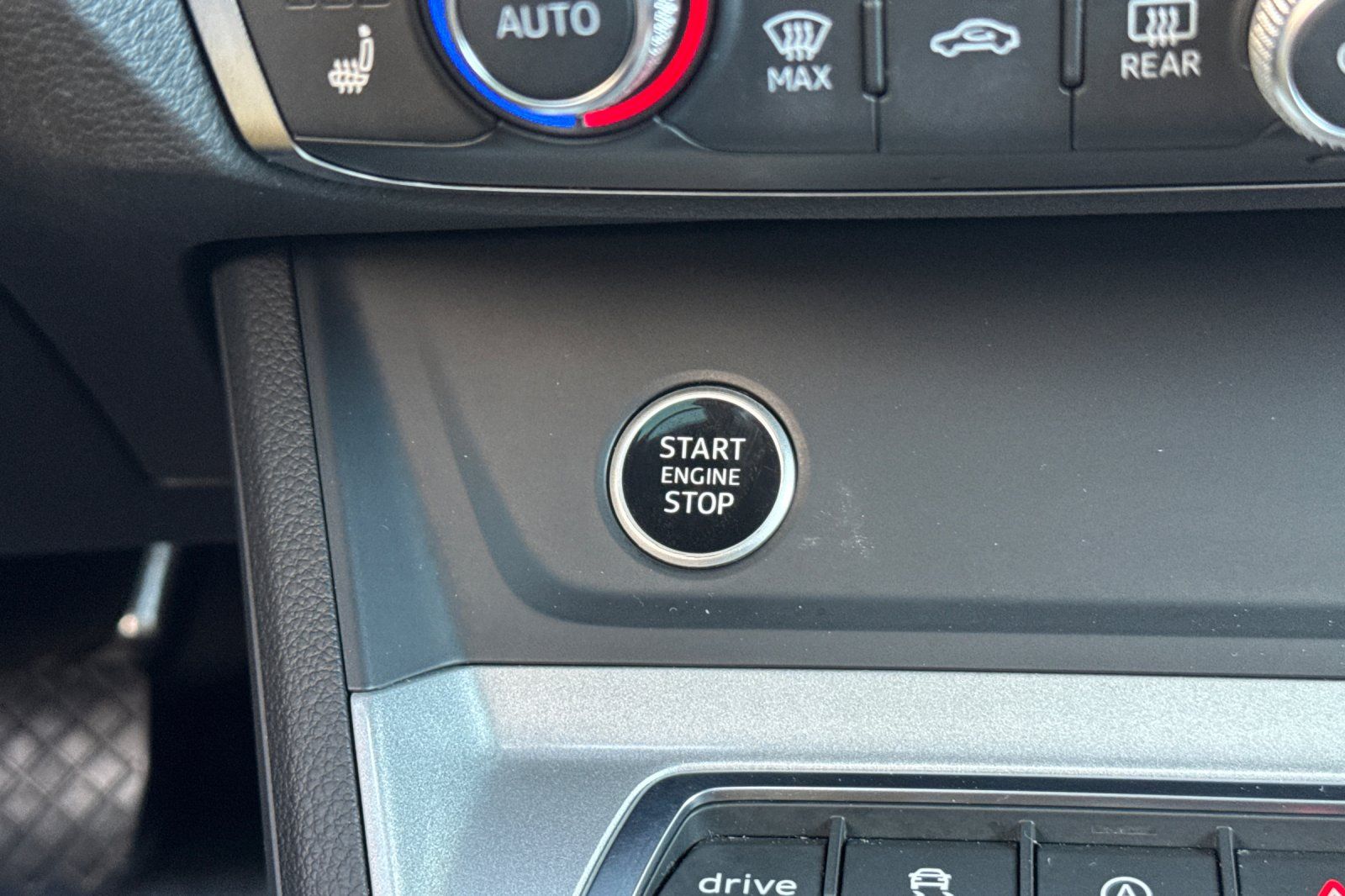 Vehicle image 33 of 42