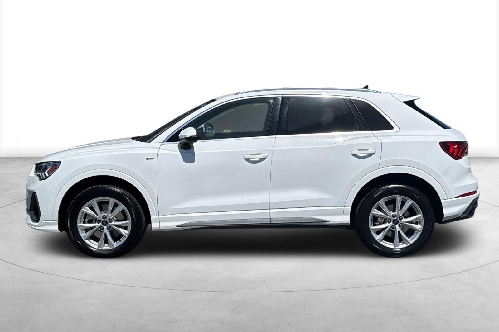 Vehicle image 9 of 42