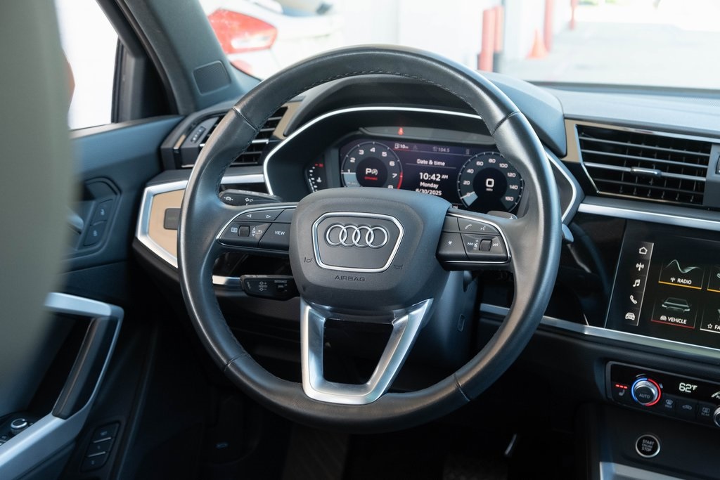 Vehicle image 18 of 44