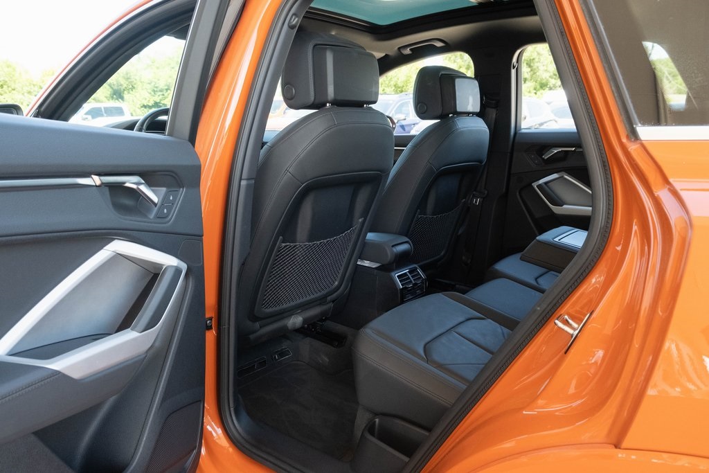 Vehicle image 15 of 44