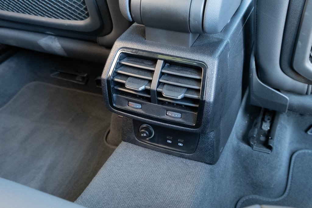 Vehicle image 30 of 44