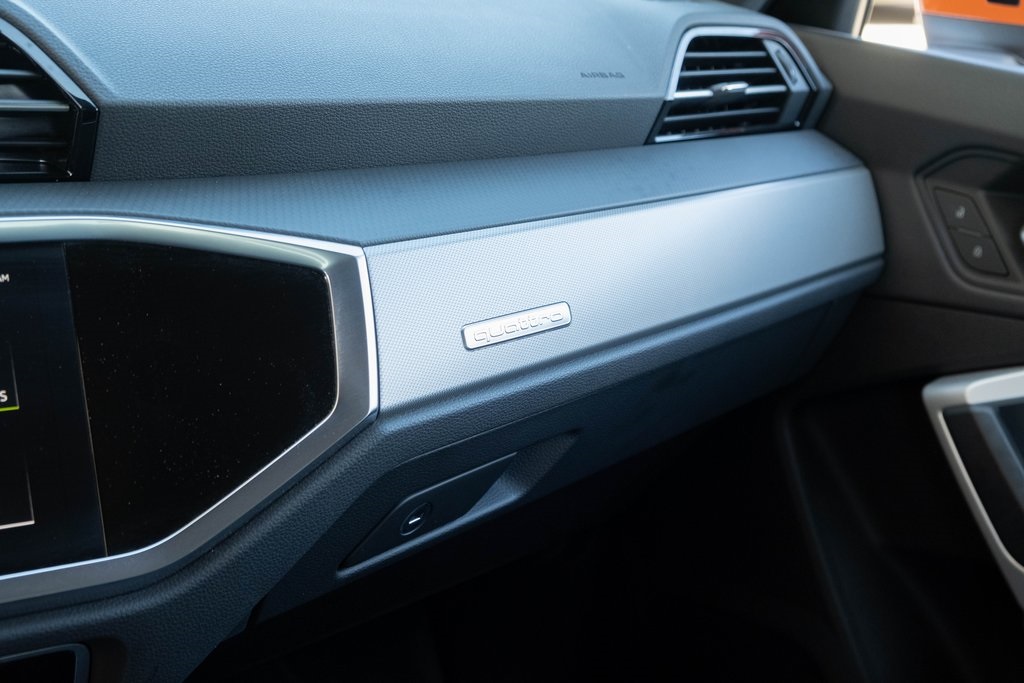 Vehicle image 19 of 44