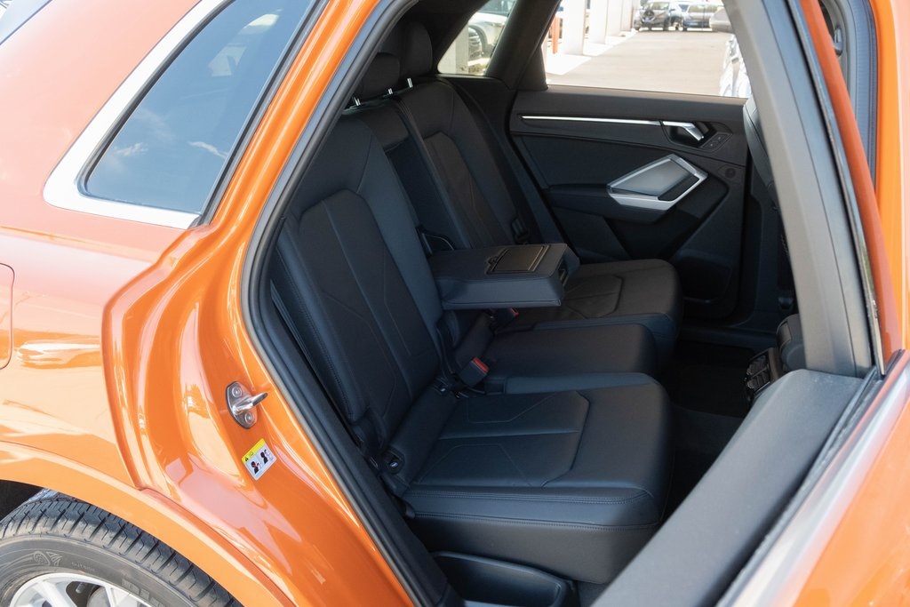Vehicle image 13 of 44