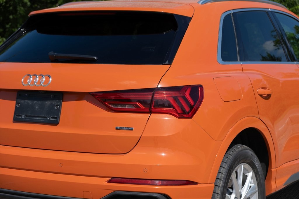 Vehicle image 4 of 44