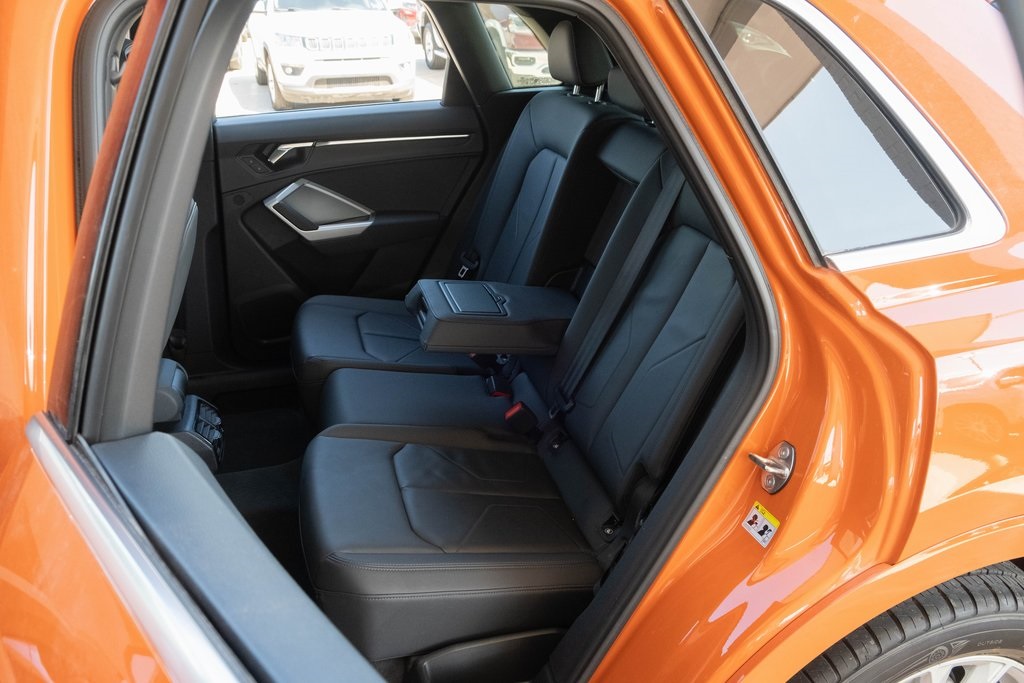 Vehicle image 14 of 44