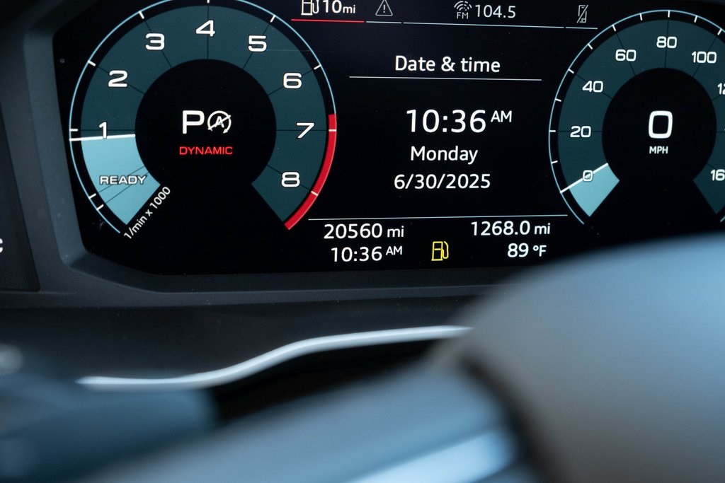Vehicle image 21 of 44
