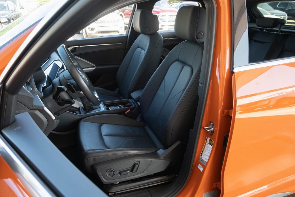 Vehicle image 11 of 44