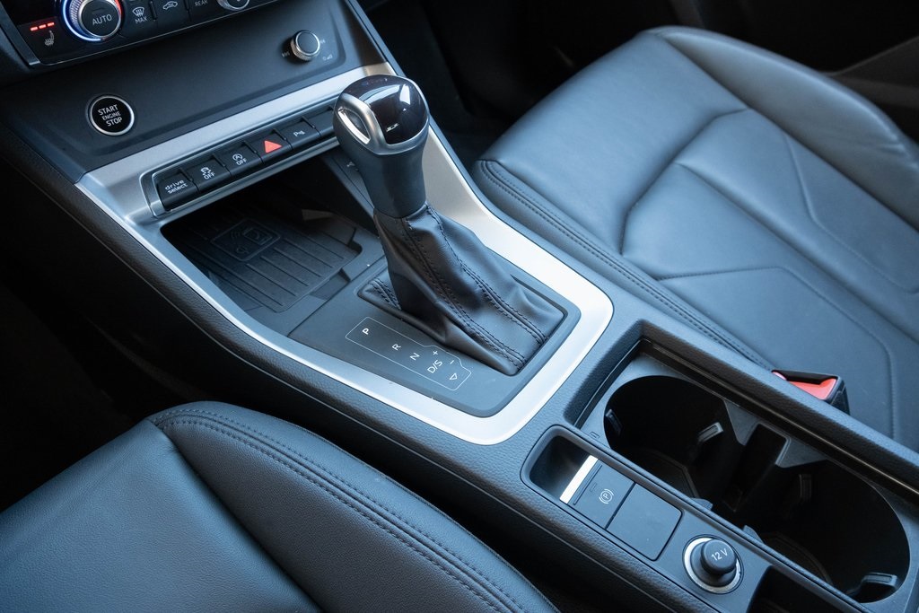 Vehicle image 23 of 44