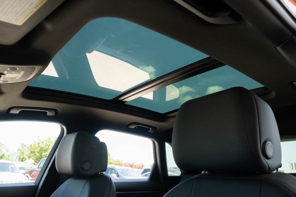 Vehicle image 17 of 44