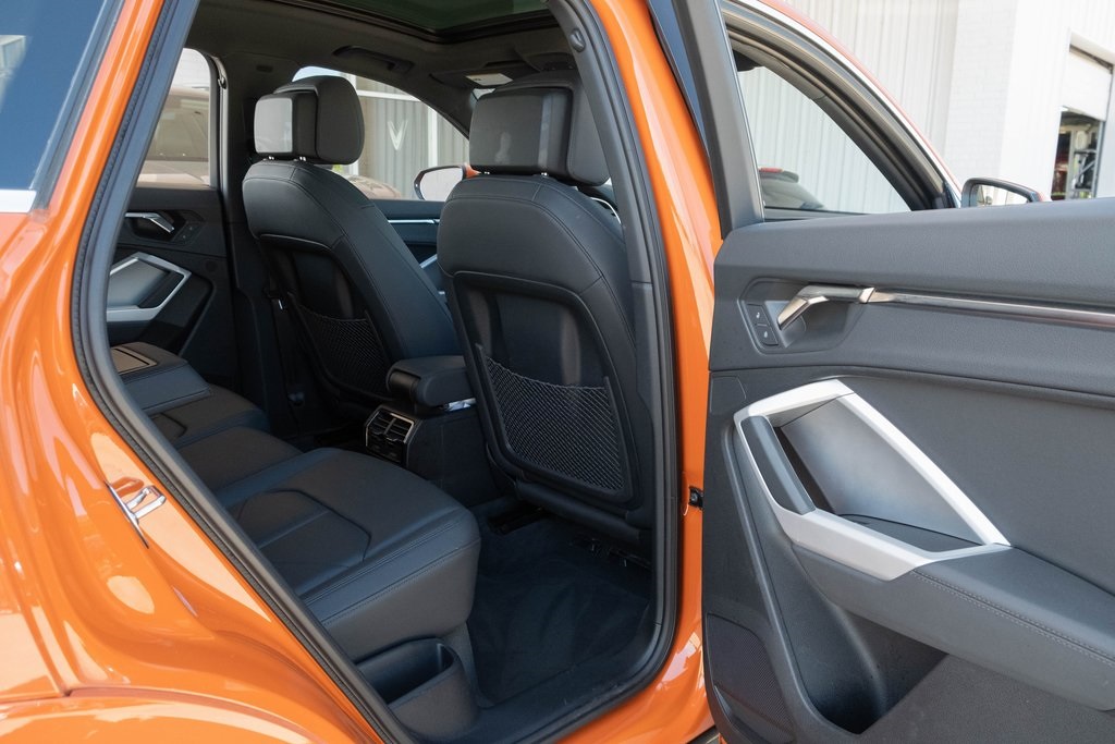 Vehicle image 12 of 44