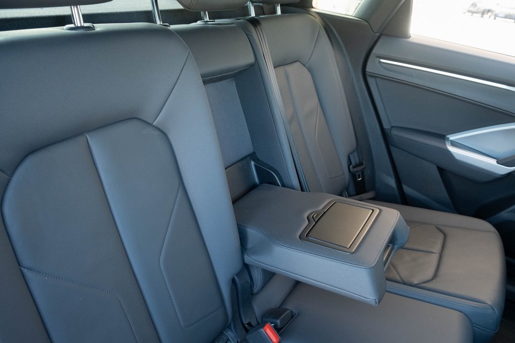 Vehicle image 9 of 44