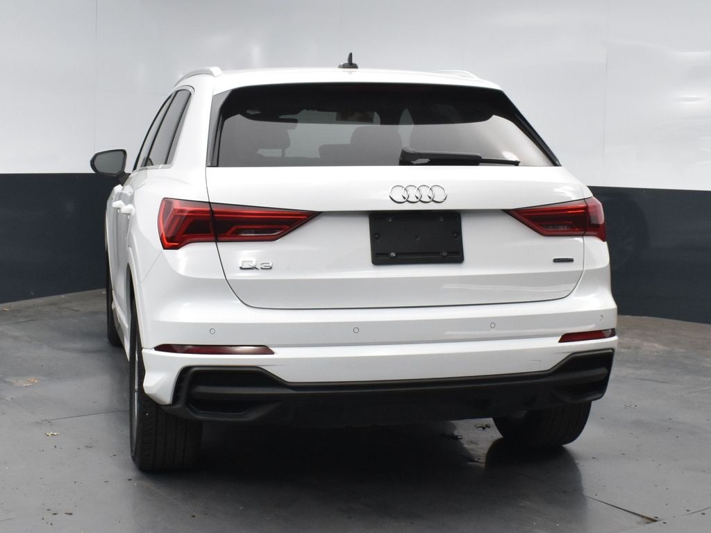 Vehicle image 10 of 38