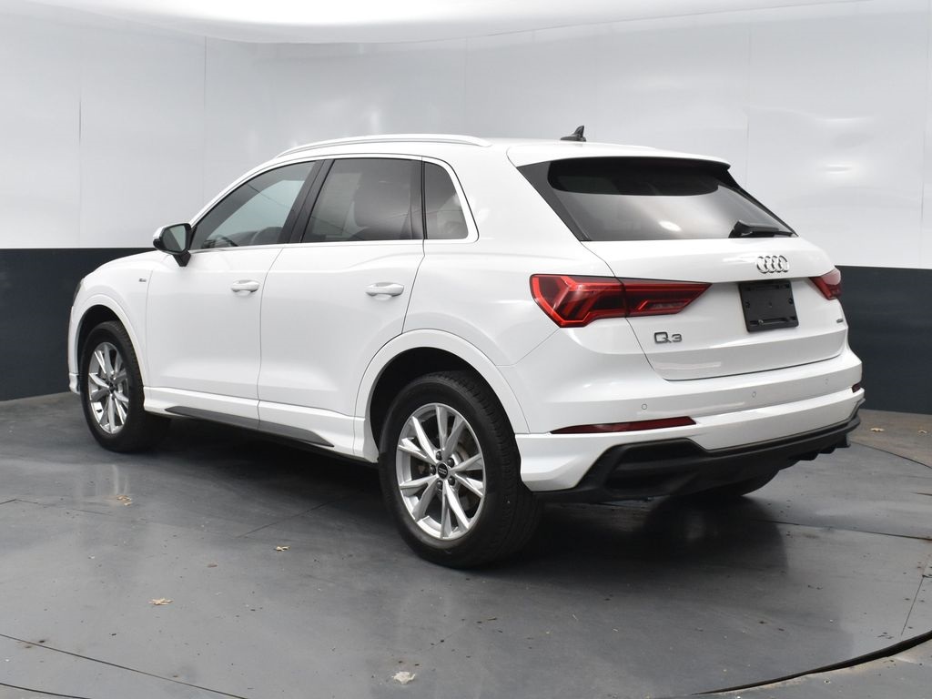 Vehicle image 11 of 38