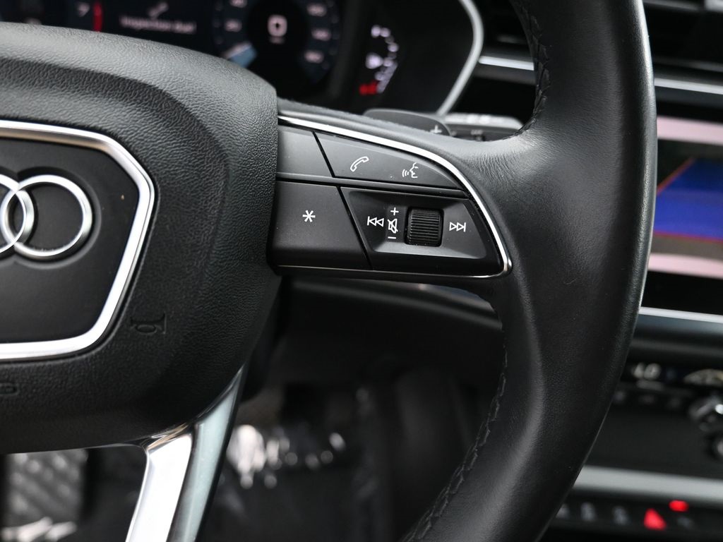 Vehicle image 33 of 38