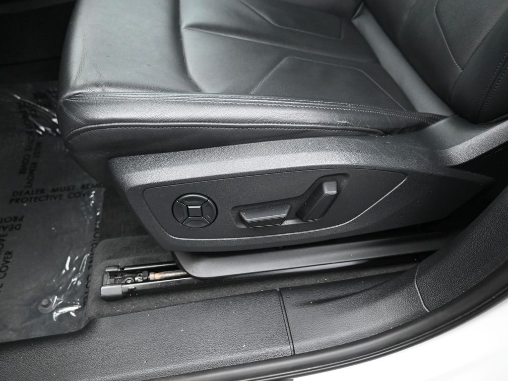 Vehicle image 23 of 38