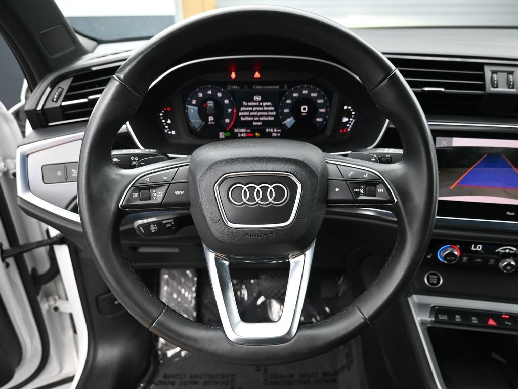 Vehicle image 31 of 38