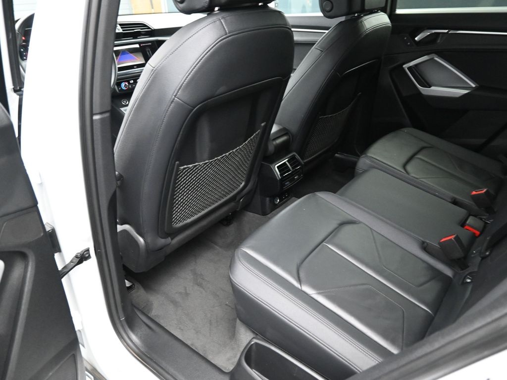 Vehicle image 36 of 38