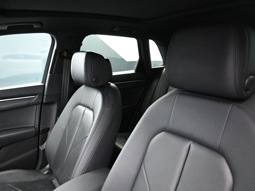 Vehicle image 25 of 38