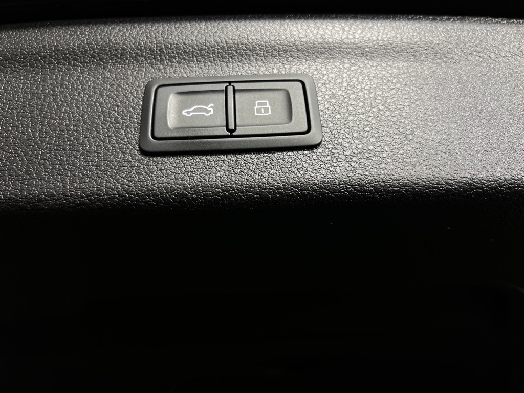 Vehicle image 30 of 52