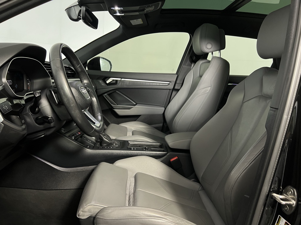 Vehicle image 23 of 52