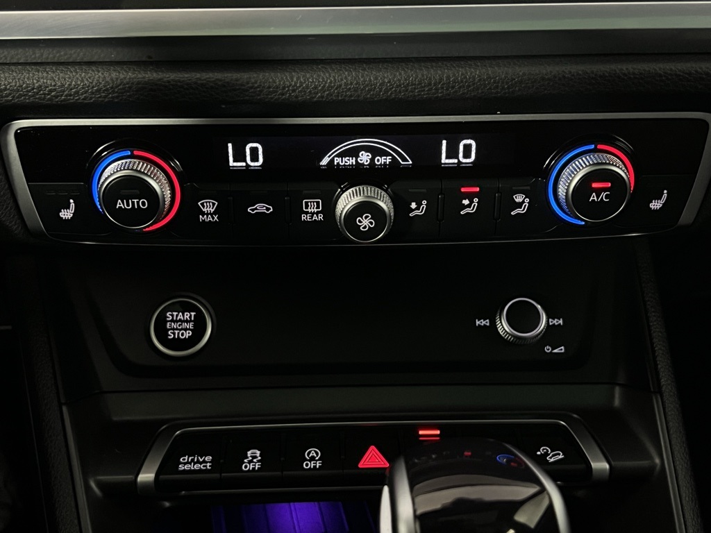 Vehicle image 20 of 52