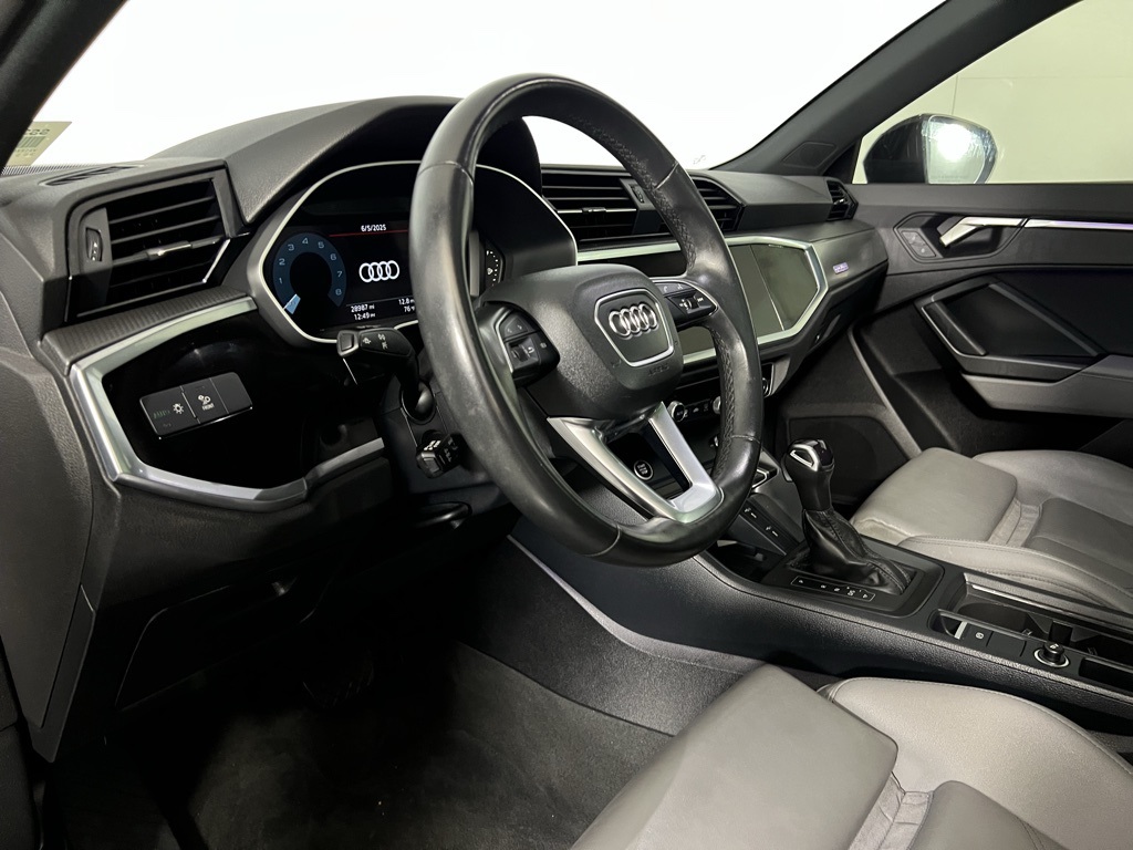 Vehicle image 22 of 52