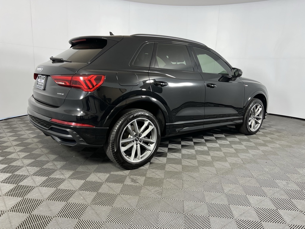 Vehicle image 6 of 52