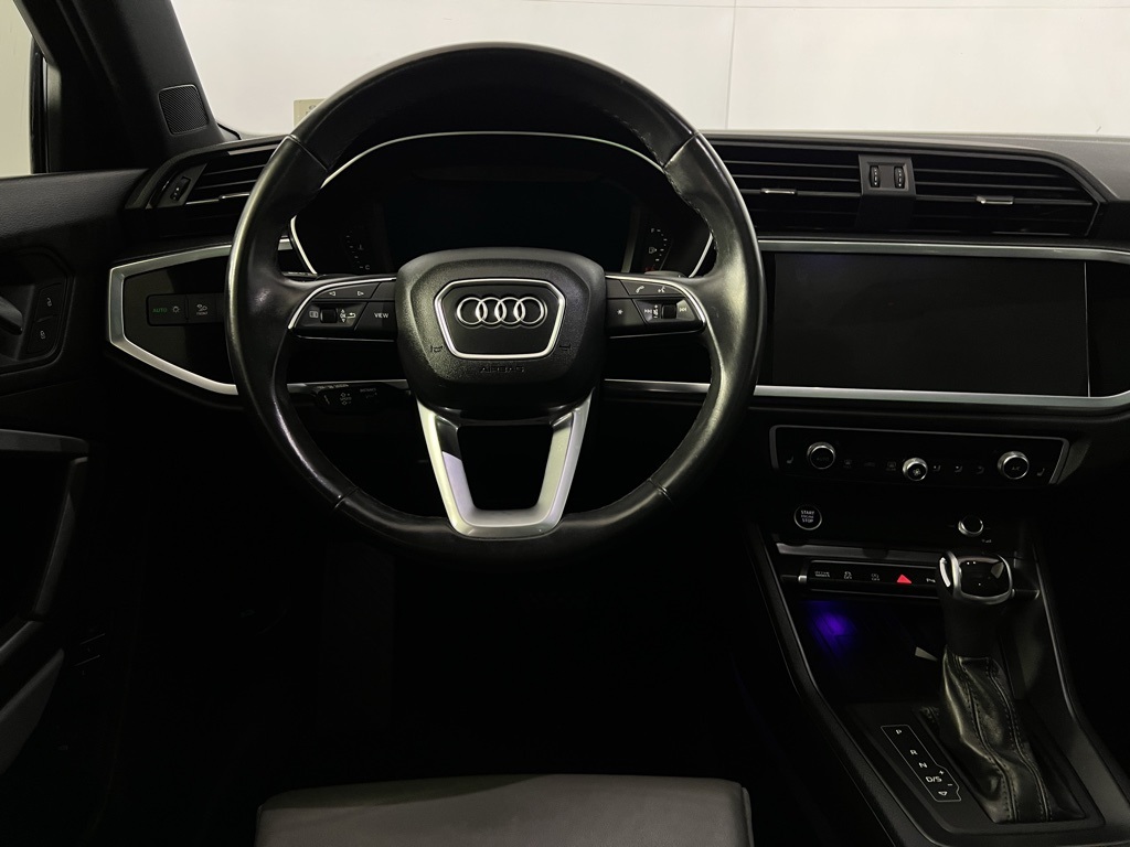 Vehicle image 15 of 52