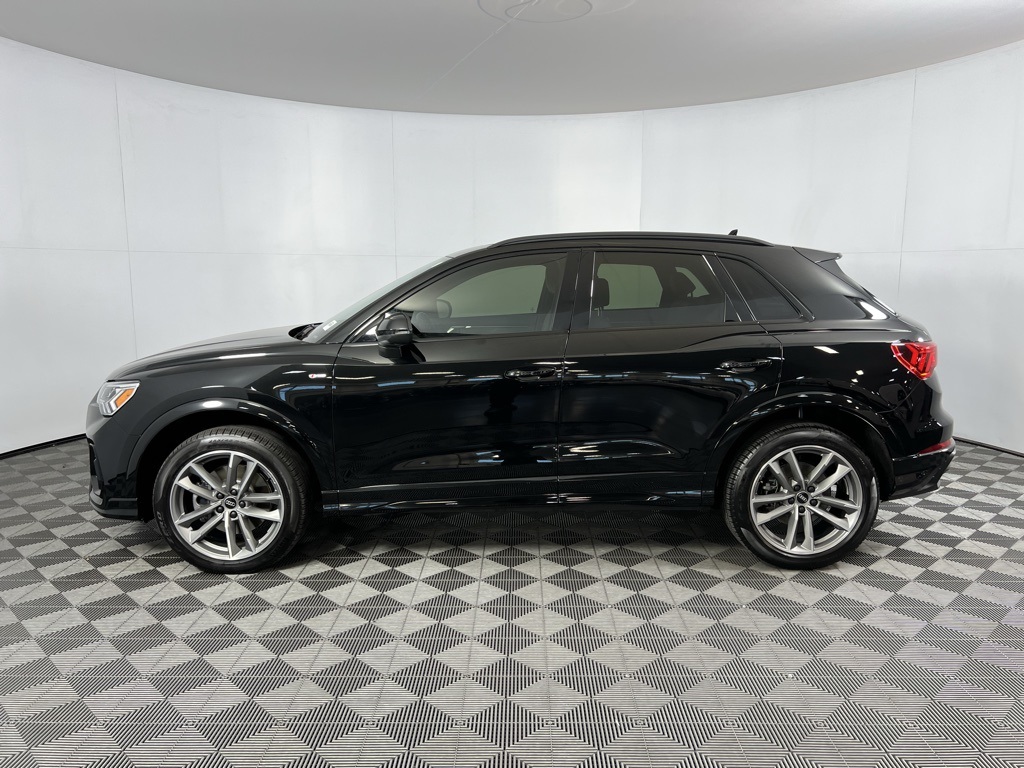 Vehicle image 9 of 52