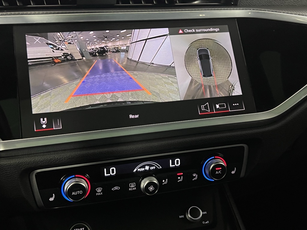 Vehicle image 21 of 52