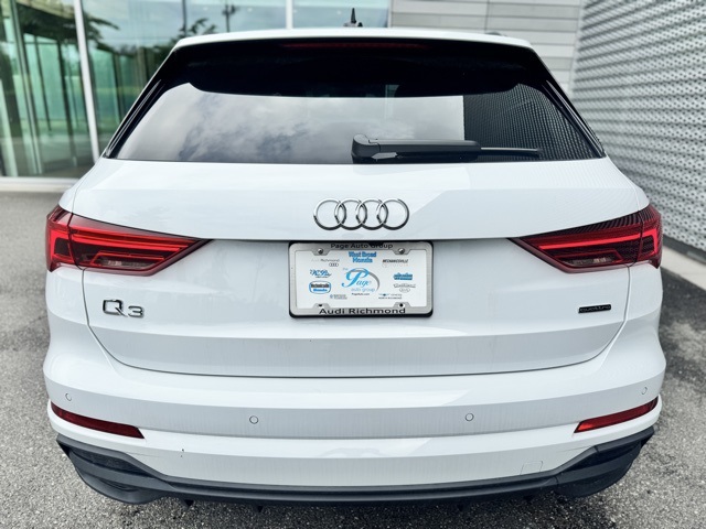 Vehicle image 7 of 15