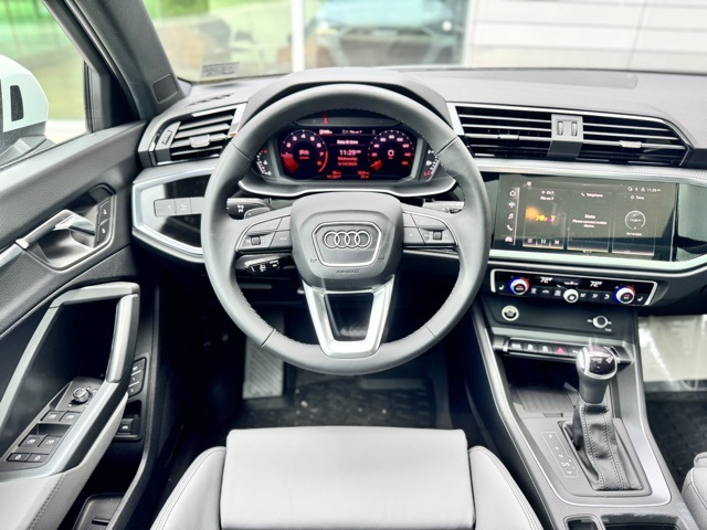 Vehicle image 10 of 15