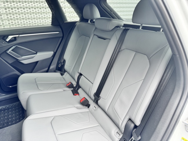 Vehicle image 9 of 15