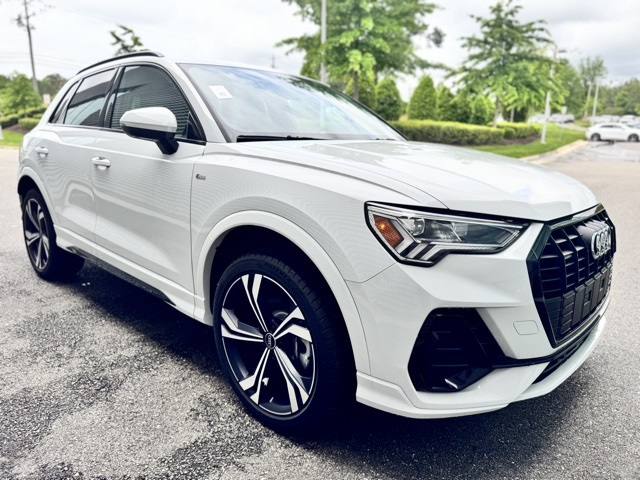 Vehicle image 3 of 15