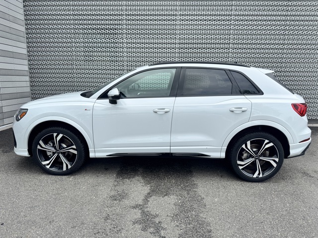 Vehicle image 6 of 15