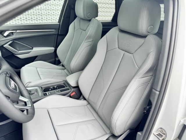 Vehicle image 8 of 15