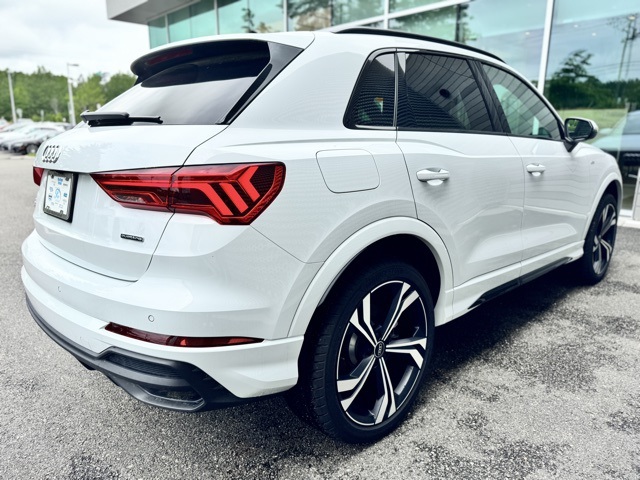 Vehicle image 4 of 15