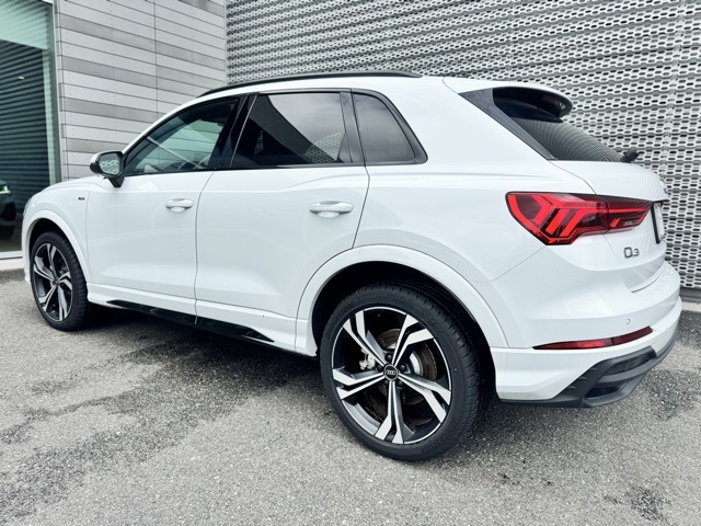 Vehicle image 5 of 15