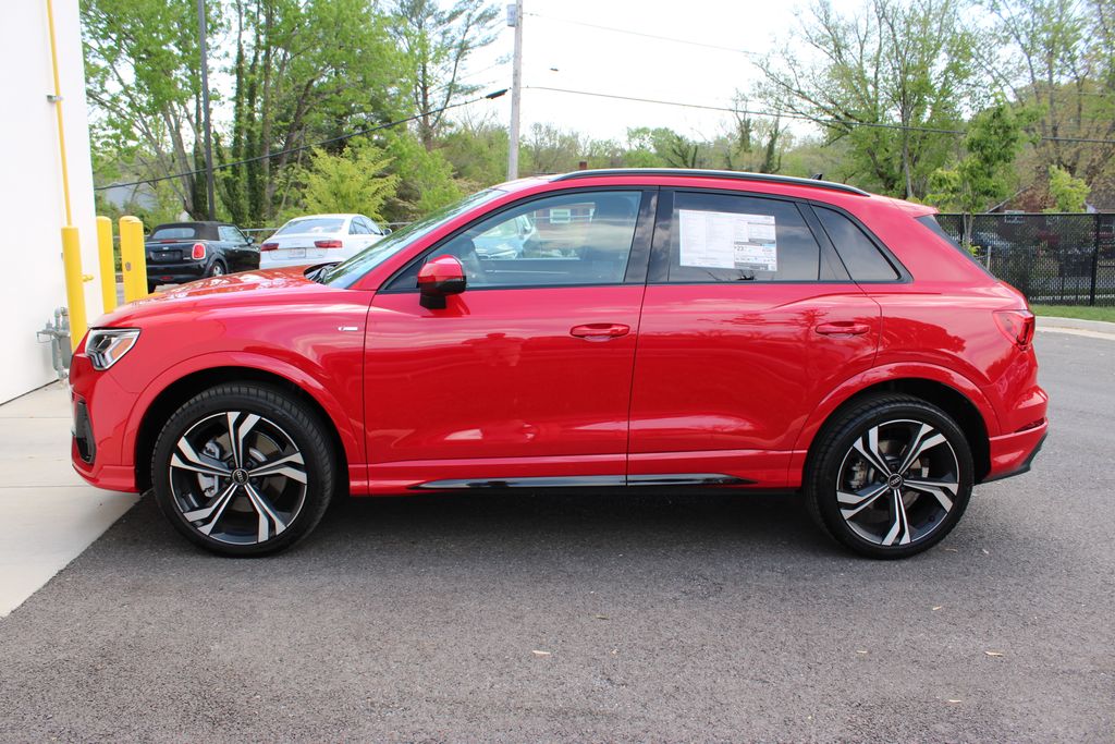 Vehicle image 10 of 57
