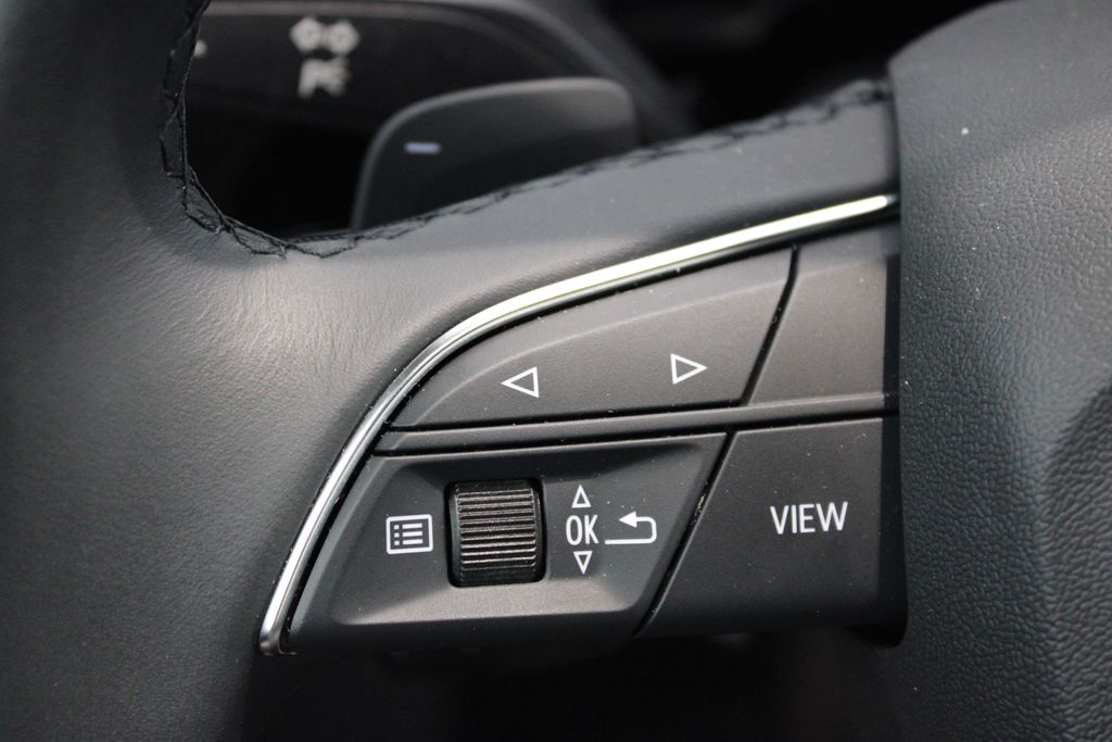 Vehicle image 32 of 57