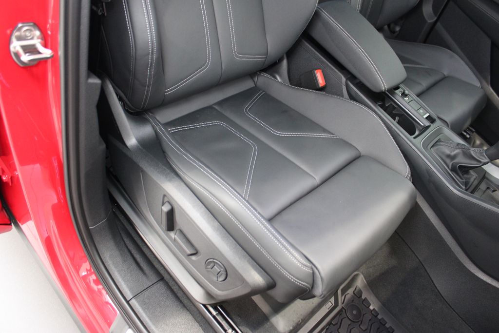 Vehicle image 28 of 57