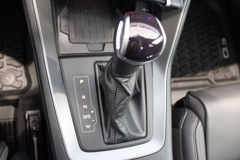 Vehicle image 35 of 57