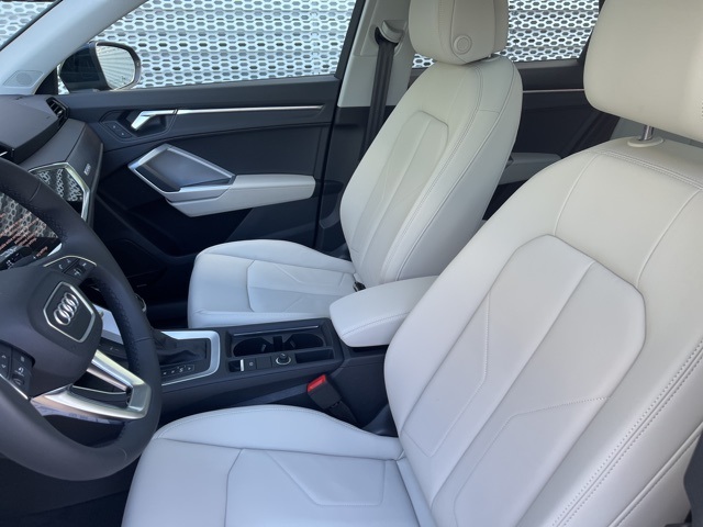 Vehicle image 8 of 11