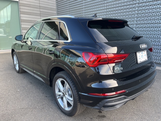 Vehicle image 3 of 11