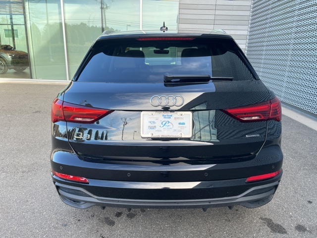 Vehicle image 4 of 11