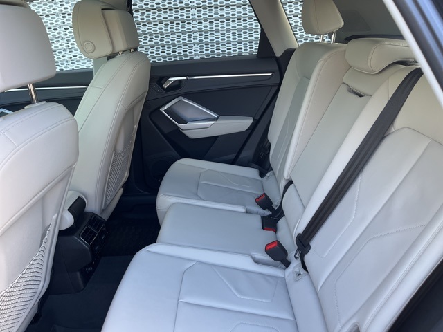 Vehicle image 6 of 11