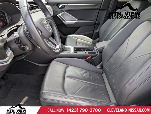 Vehicle image 10 of 25