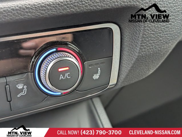 Vehicle image 23 of 25