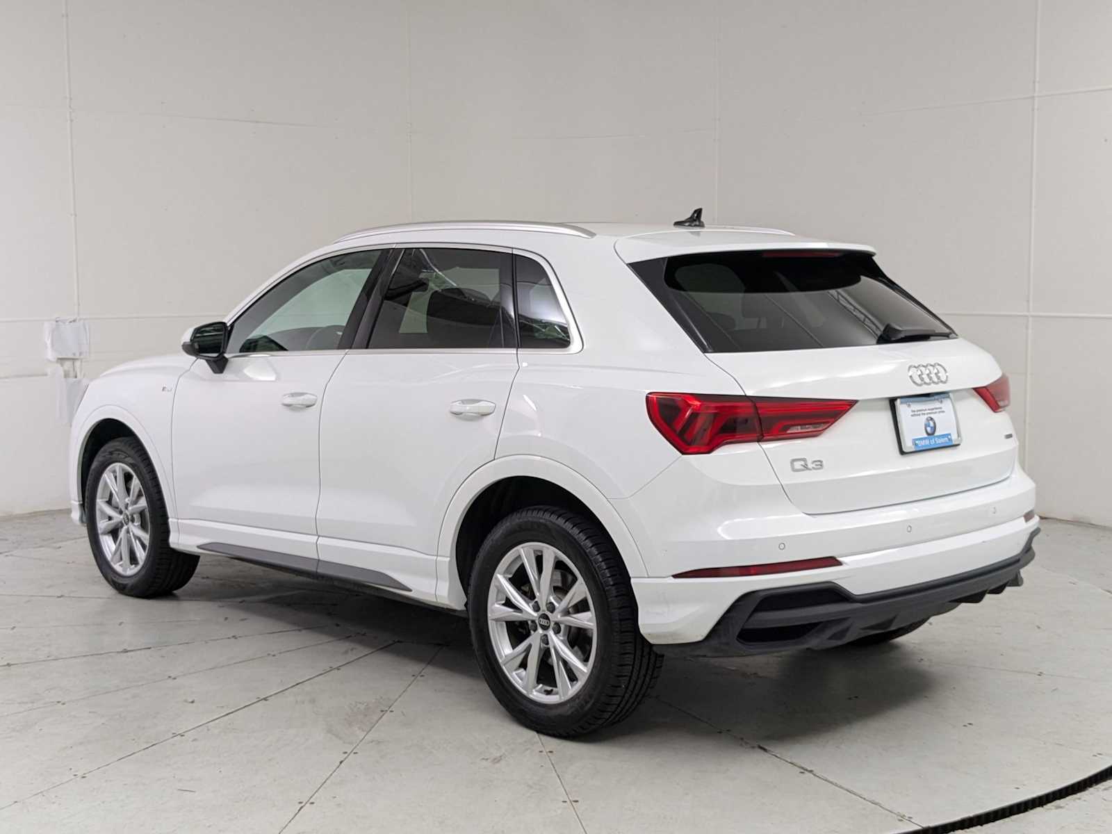 Vehicle image 7 of 35